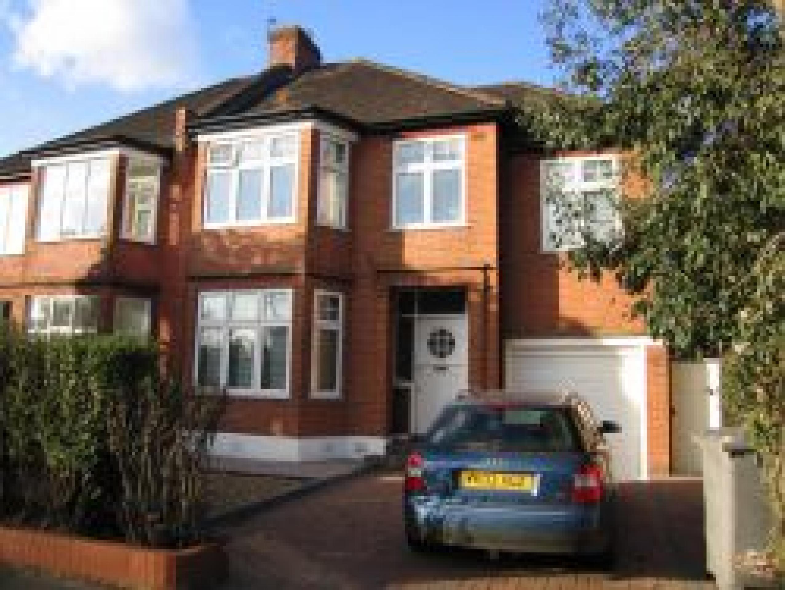 			4 Bedroom, 1 bath, 1 reception Flat			 Hardinge Road, KENSAL RISE NW10 NW10